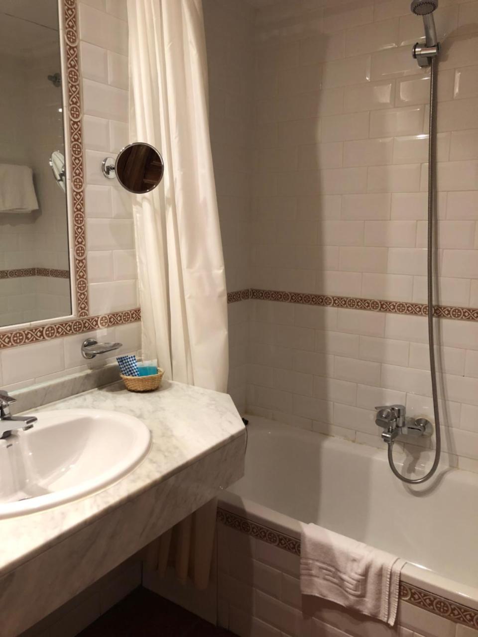 Hotel Rey Chindasvinto Covarrubias Exteriör bild